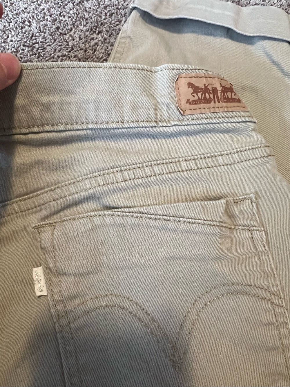 Levi's Women's Khaki Green Capri Pants with Rolled Hem - Picture 5 of 5